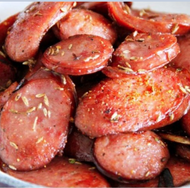 Gegrillte Wurst aus Taiwan mit Kreuzkümmel mit Mais